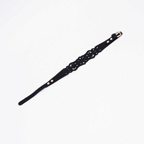 Черный ажурный чокер с золотистой фурнитурой